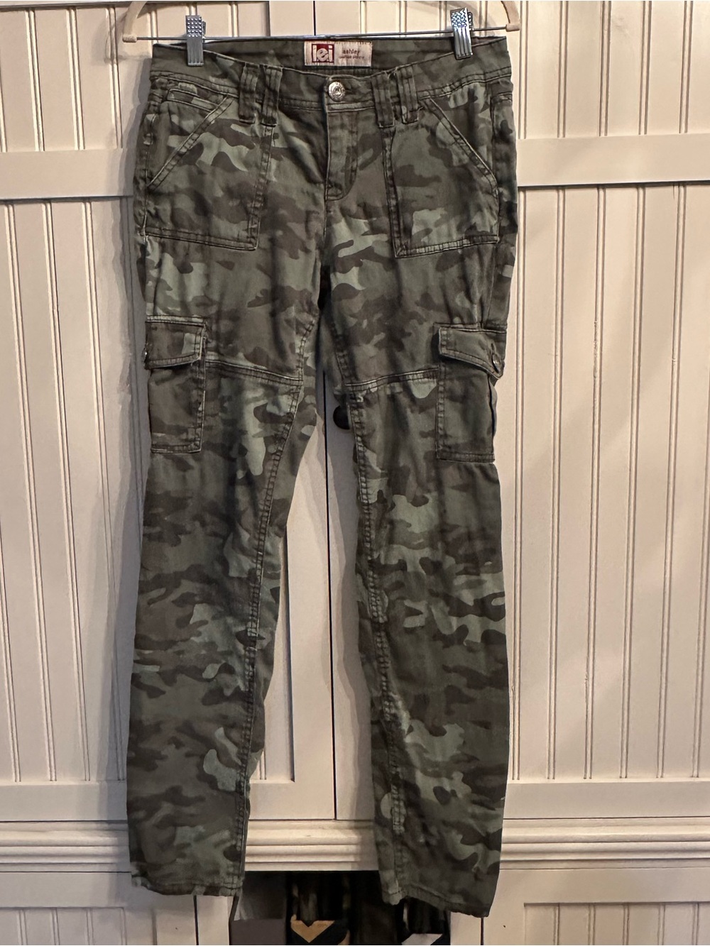 lei Ashley Low-Rise Skinny Jeans in Faded Gray-Green Size 9